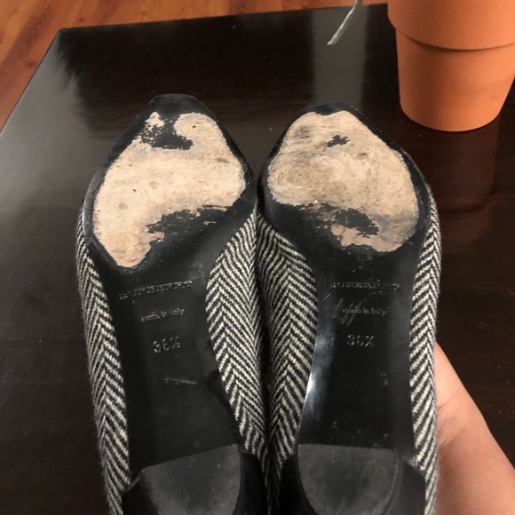 Clearance SALE! Burberry signature buckle. - Picture 5 of 12